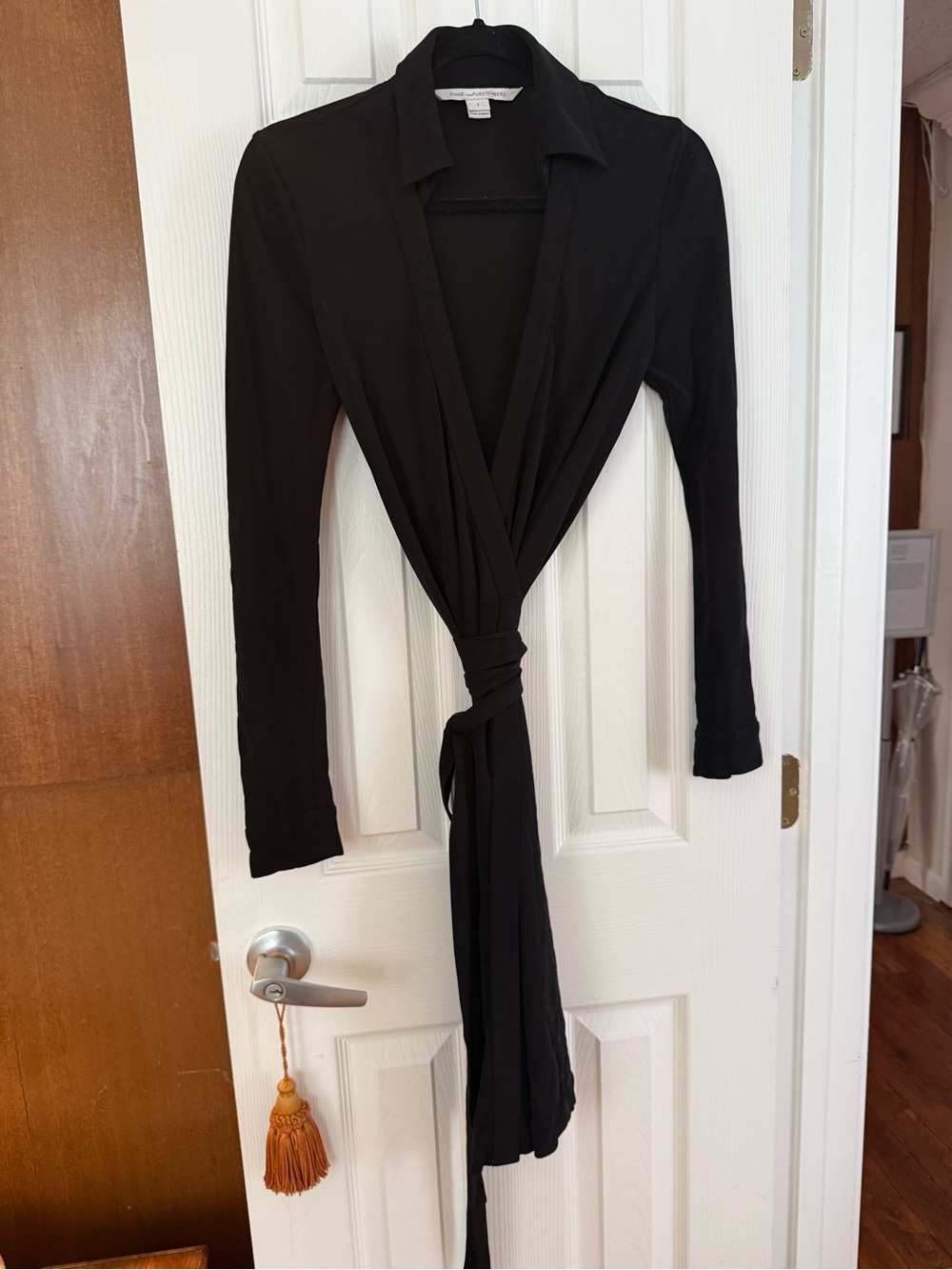 Diane von Furstenberg DVF Black Wrap Dress 100% Rayon Size 2